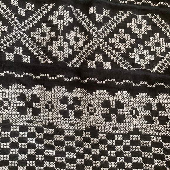 Skirt with intricate detail. - Picture 4 of 6